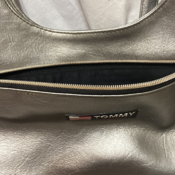 TOMMY HILFIGER SPORT Pewter faux leather Zipper outer pocket zip top black liner - Picture 4 of 10